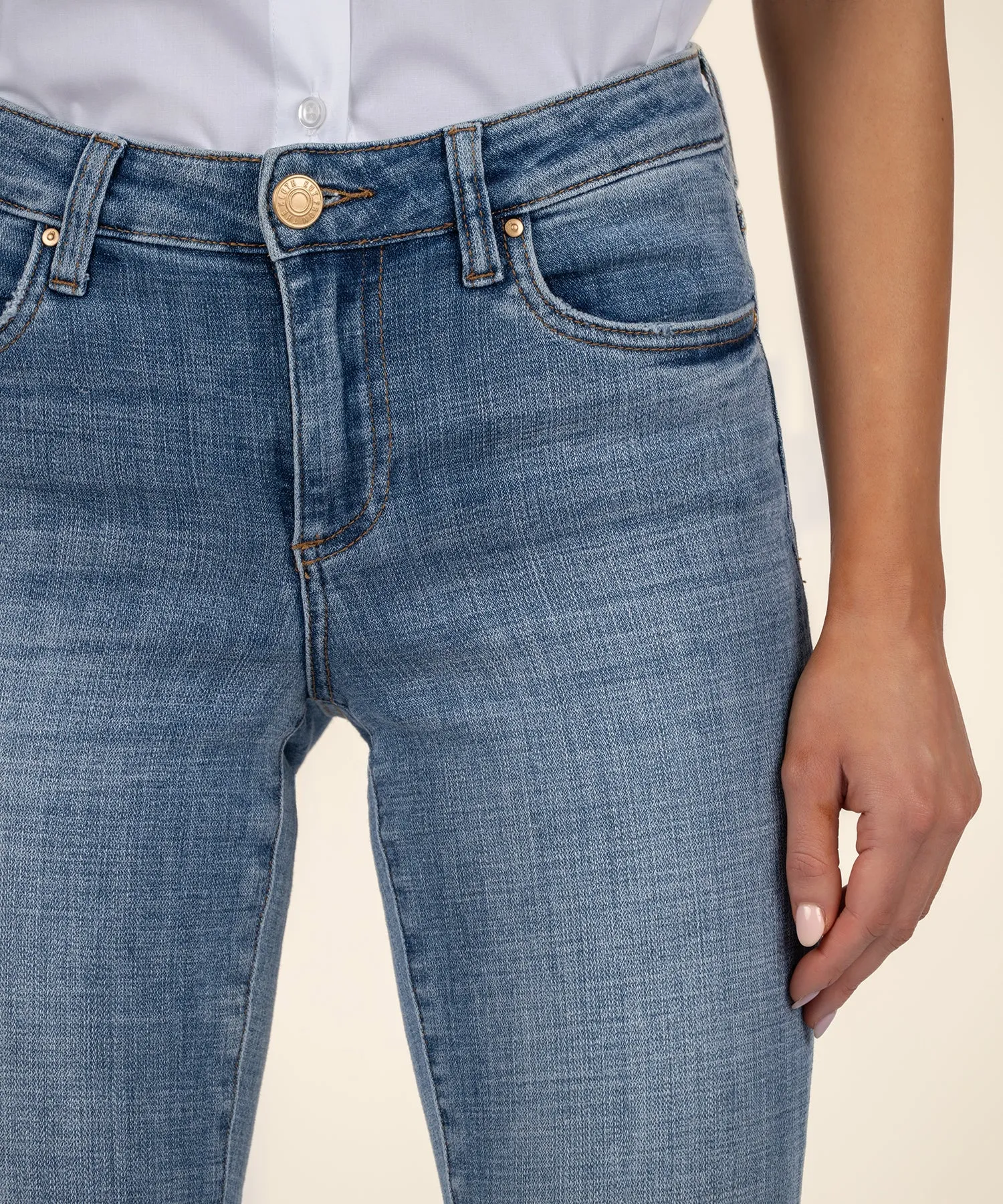Amy Mid Rise Crop Straight Leg
