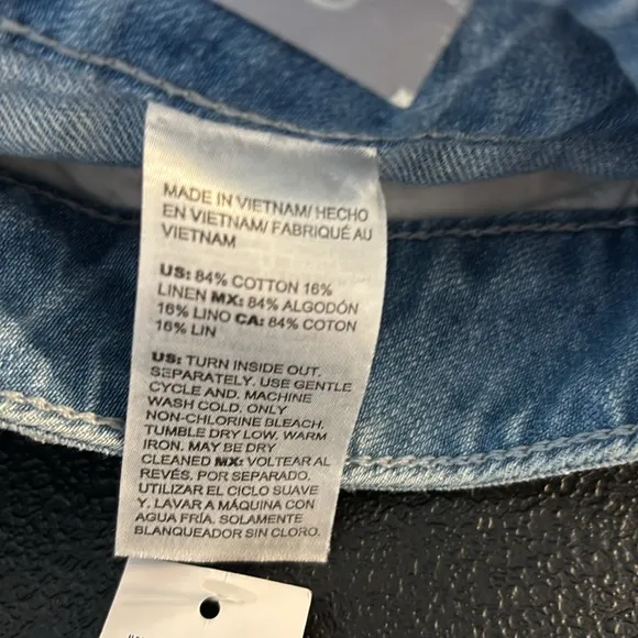 Chico's Women's High-Rise Wide Leg Light Denim Crop Jeans Size 1/8 NWT