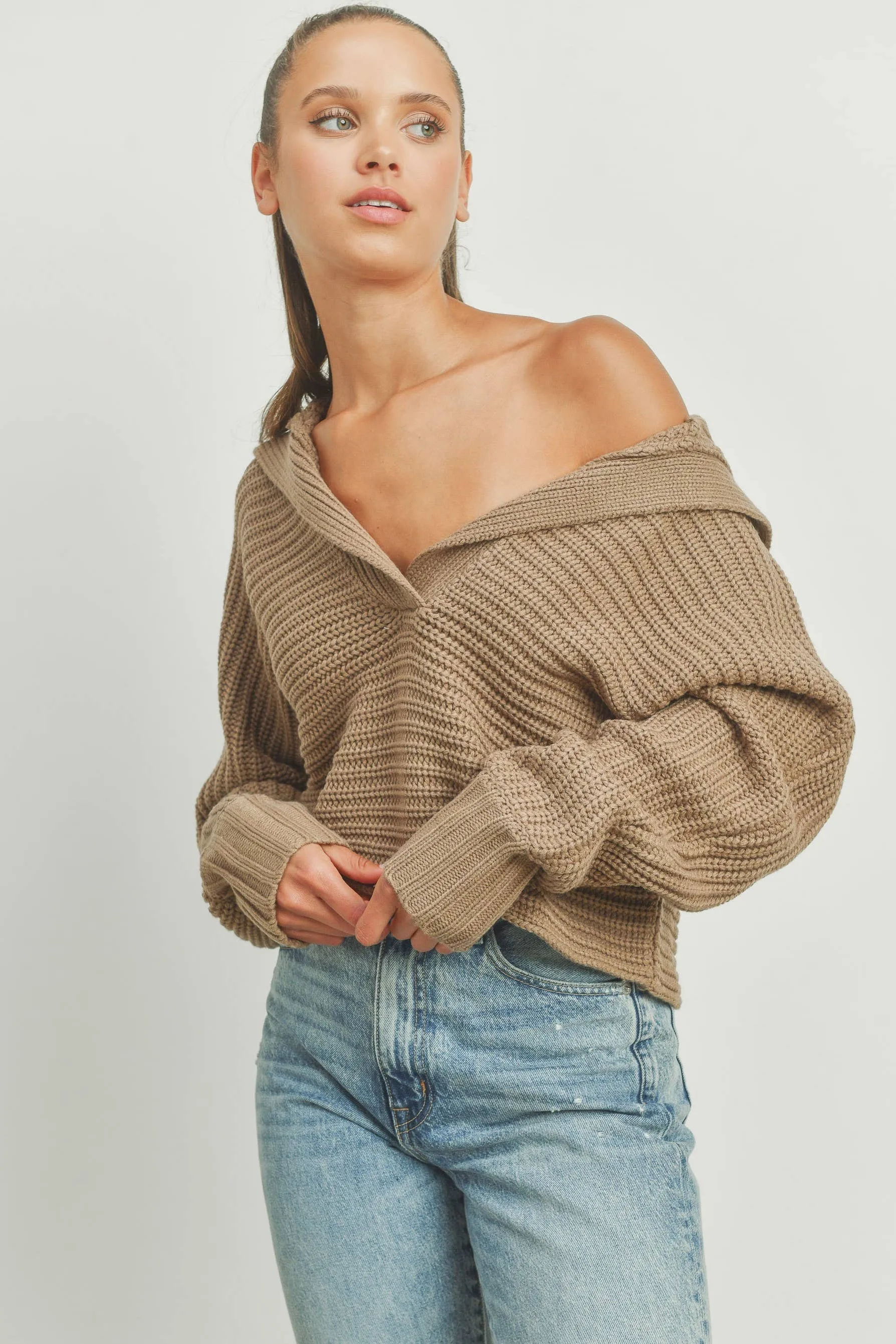 DRAMA COLLAR V NECK SWEATER