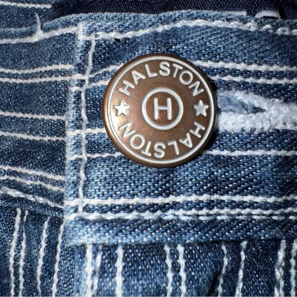 Halston Jeanswear Women’s Jeans Size Shorts size 34” Waist Blue/White 100 Cotton