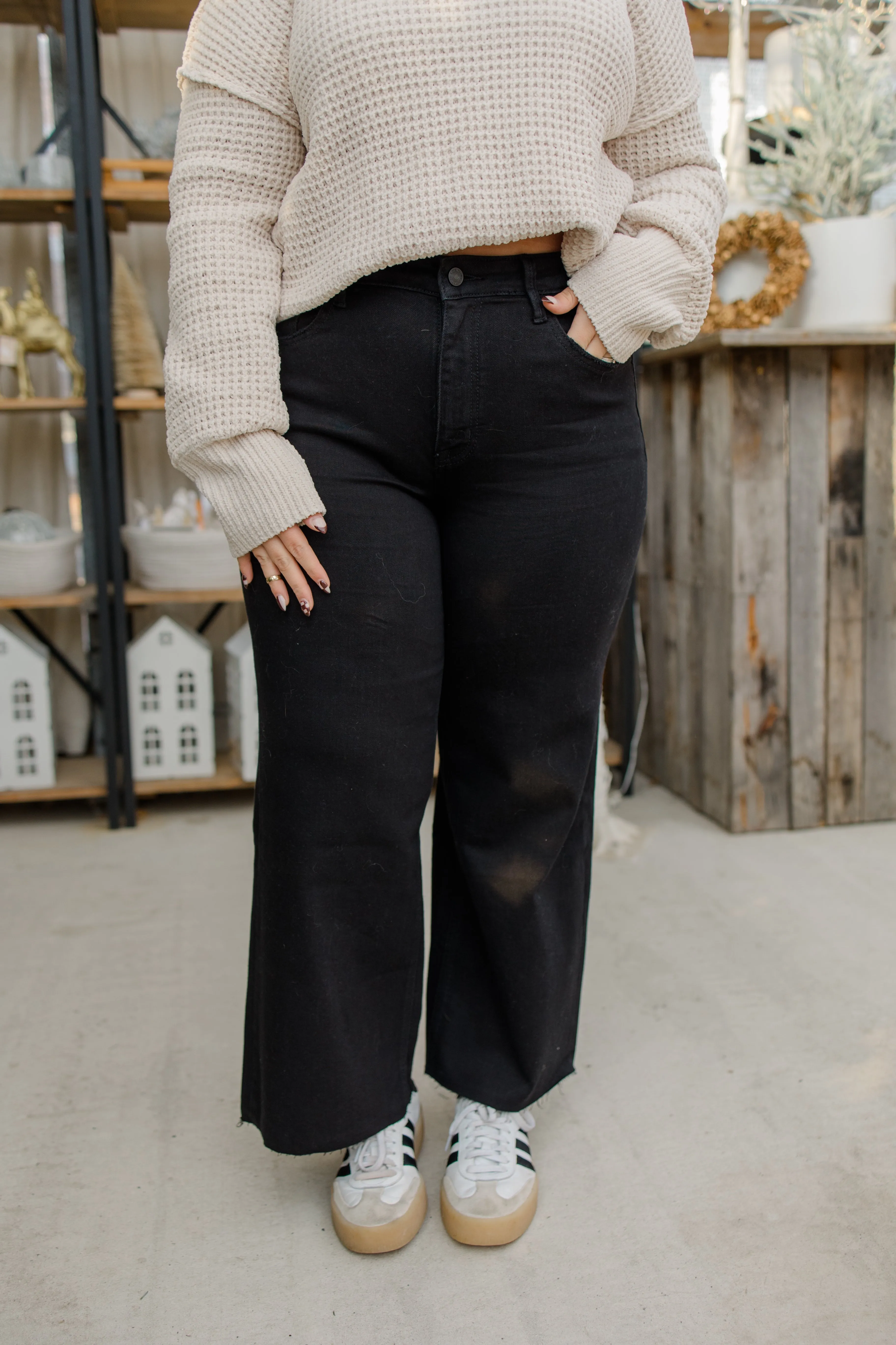 HIGH RISE RAW HEM CROP WIDE LEG JEANS