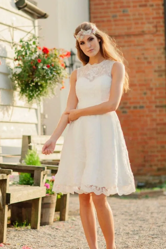 Illusion Jewelry Neckline A-line Sleeveless Knee-length Lace Wedding Dress - 715658