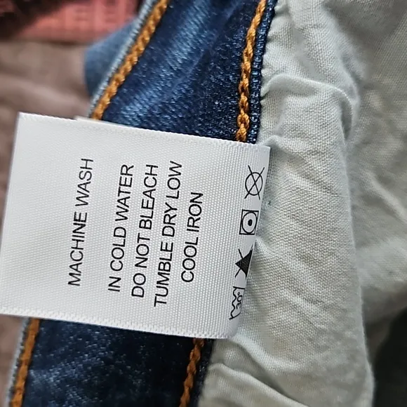 Judy Blue, NWT, High Waist Boyfriend Fit Jeans, Size 7/28,Slightly Distressed