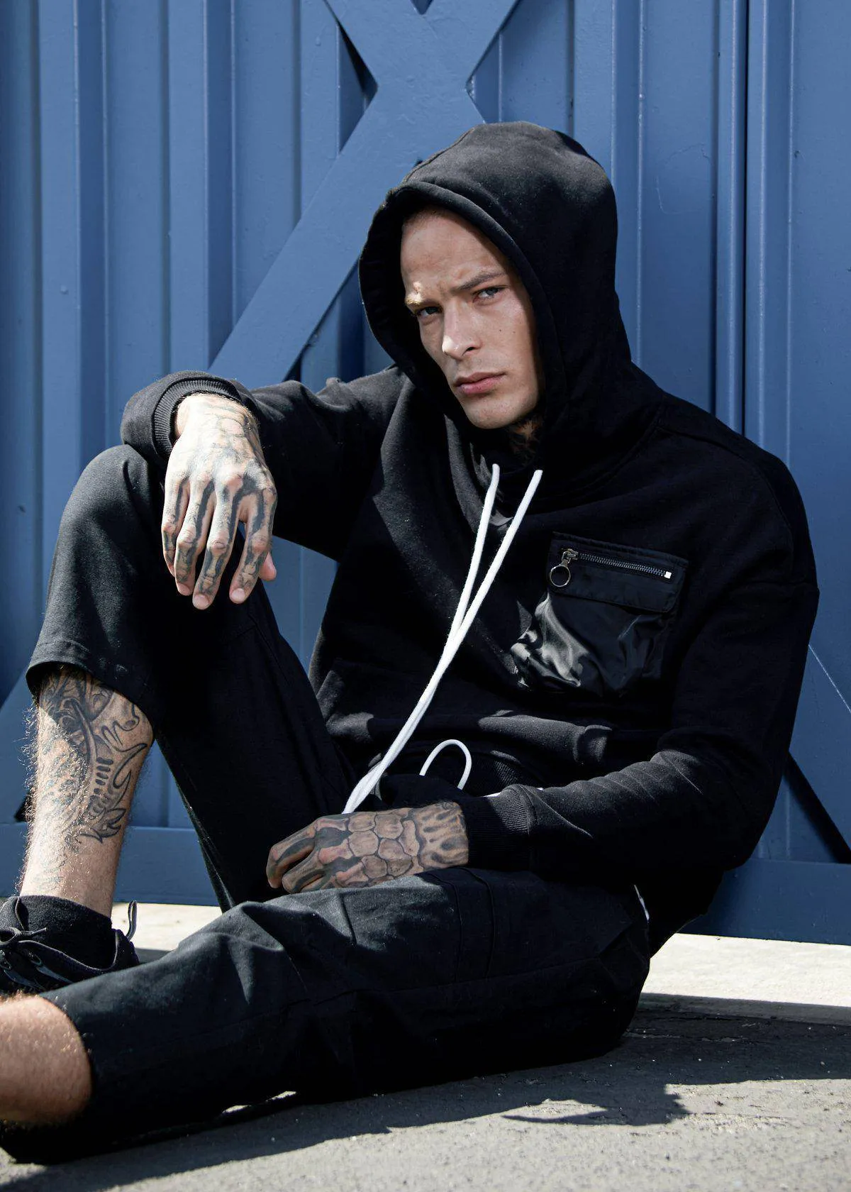 Konus Men's Bellow Pocket Hoodie in Black