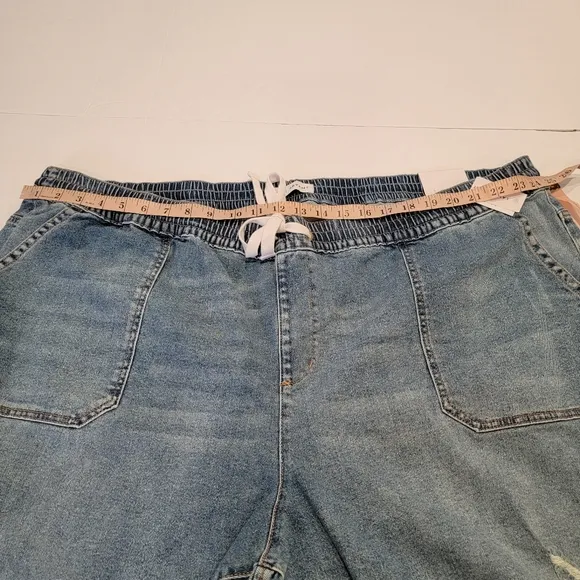 LANE BRYANT DISTRESSED BOYFRIEND PULL ON LIGHT WASH BLUE JEANS JOGGERS Size 26