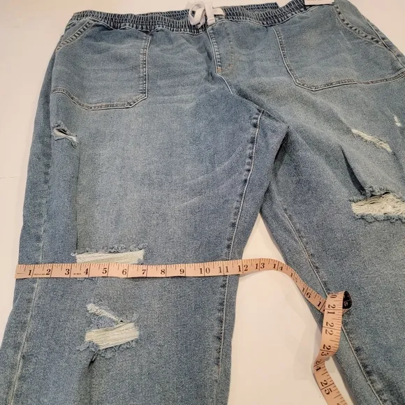 LANE BRYANT DISTRESSED BOYFRIEND PULL ON LIGHT WASH BLUE JEANS JOGGERS Size 26