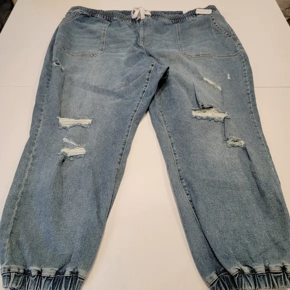 LANE BRYANT DISTRESSED BOYFRIEND PULL ON LIGHT WASH BLUE JEANS JOGGERS Size 26