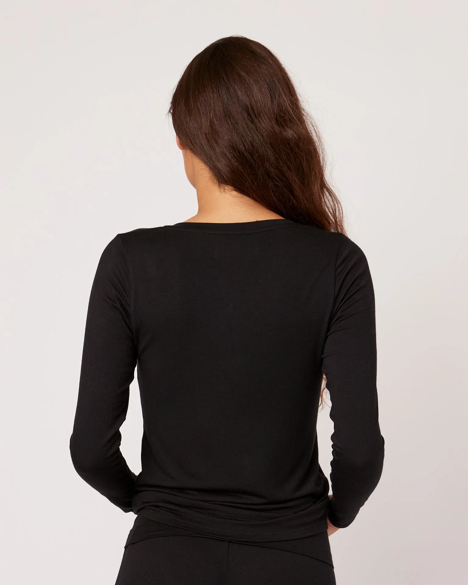 Memphis Longsleeve V-Neck in Black