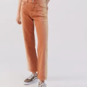NEW BDG AMBRE SHADING BOYFRIEND JEANS  SIZE 27 NEW