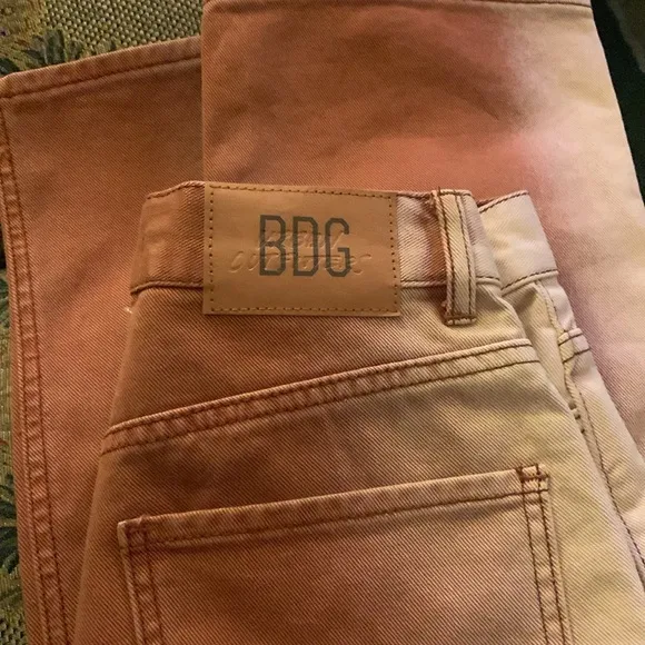 NEW BDG AMBRE SHADING BOYFRIEND JEANS  SIZE 27 NEW