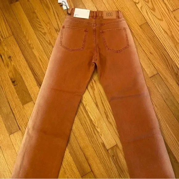 NEW BDG AMBRE SHADING BOYFRIEND JEANS  SIZE 27 NEW