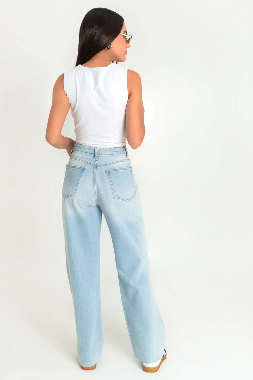 Pantalón denim wide leg con rotos