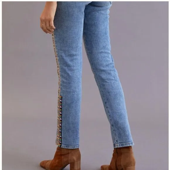 Pilcro UO Decorated The Slim Boyfriend Jeans in Denim Medium Blue 25