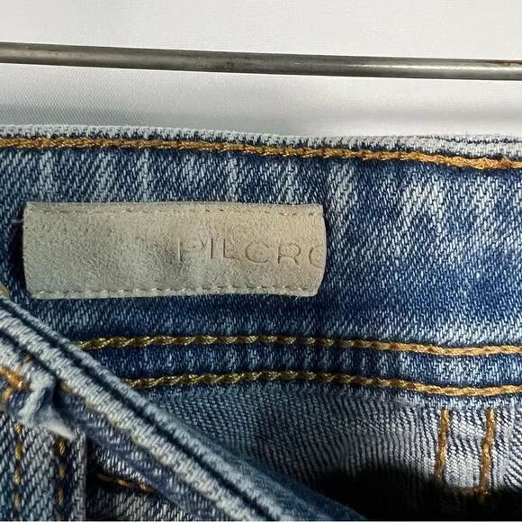 Pilcro UO Decorated The Slim Boyfriend Jeans in Denim Medium Blue 25