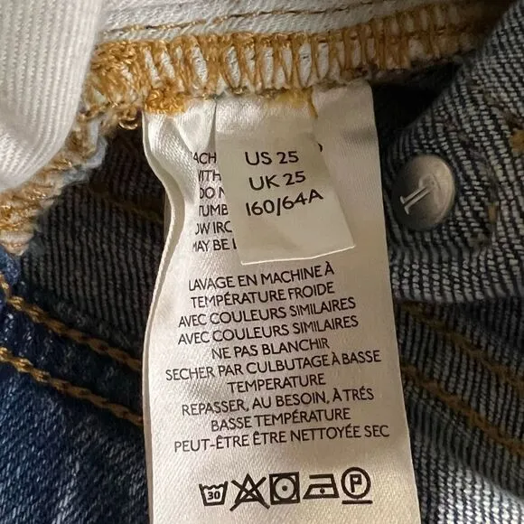 Pilcro UO Decorated The Slim Boyfriend Jeans in Denim Medium Blue 25