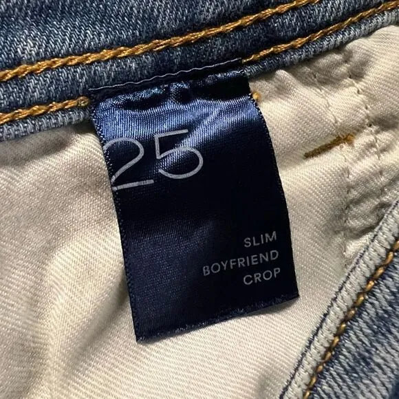 Pilcro UO Decorated The Slim Boyfriend Jeans in Denim Medium Blue 25