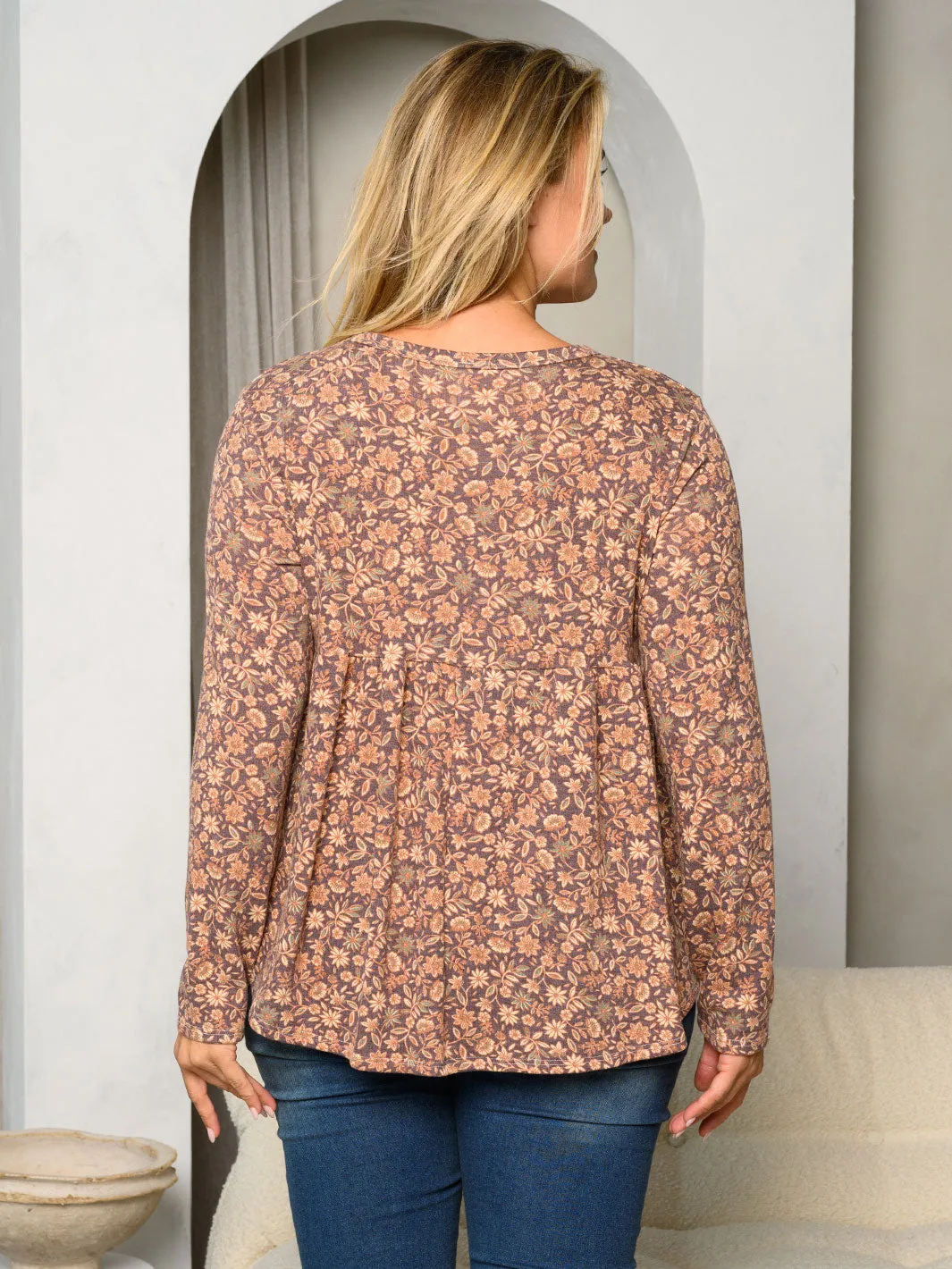 PLUS SIZE LONG SLEEVE V-NECK FLORAL TOP