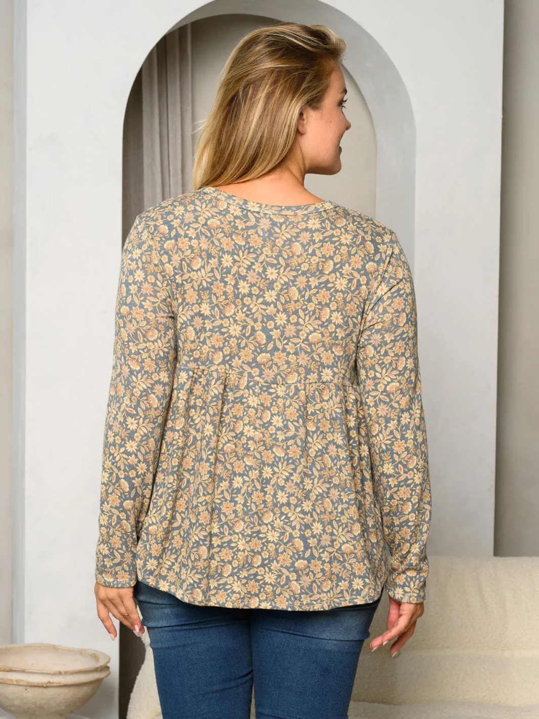 PLUS SIZE LONG SLEEVE V-NECK FLORAL TOP