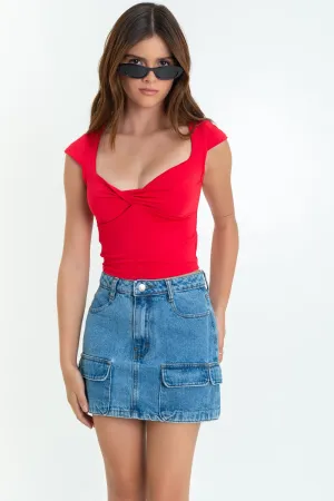 Top ajustado manga corta escote v con nudo