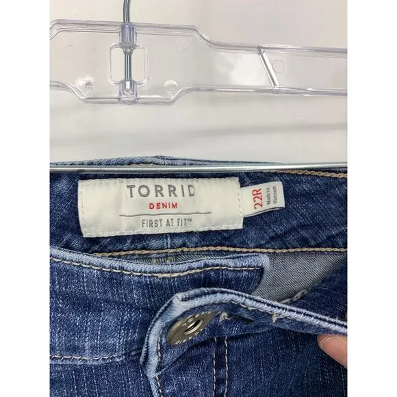 Torrid Boyfriend Jeans Women's Size 22 Medium Wash Denim