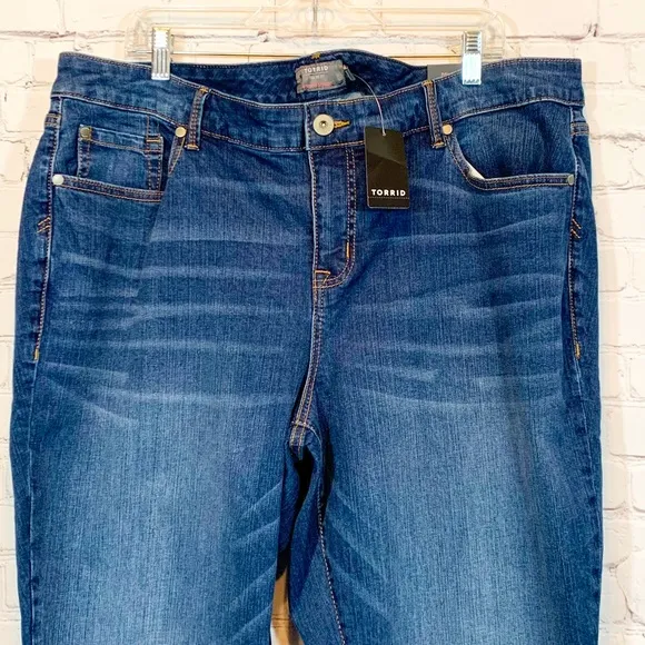 Torrid Boyfriend Straight Jeans NWT 20S