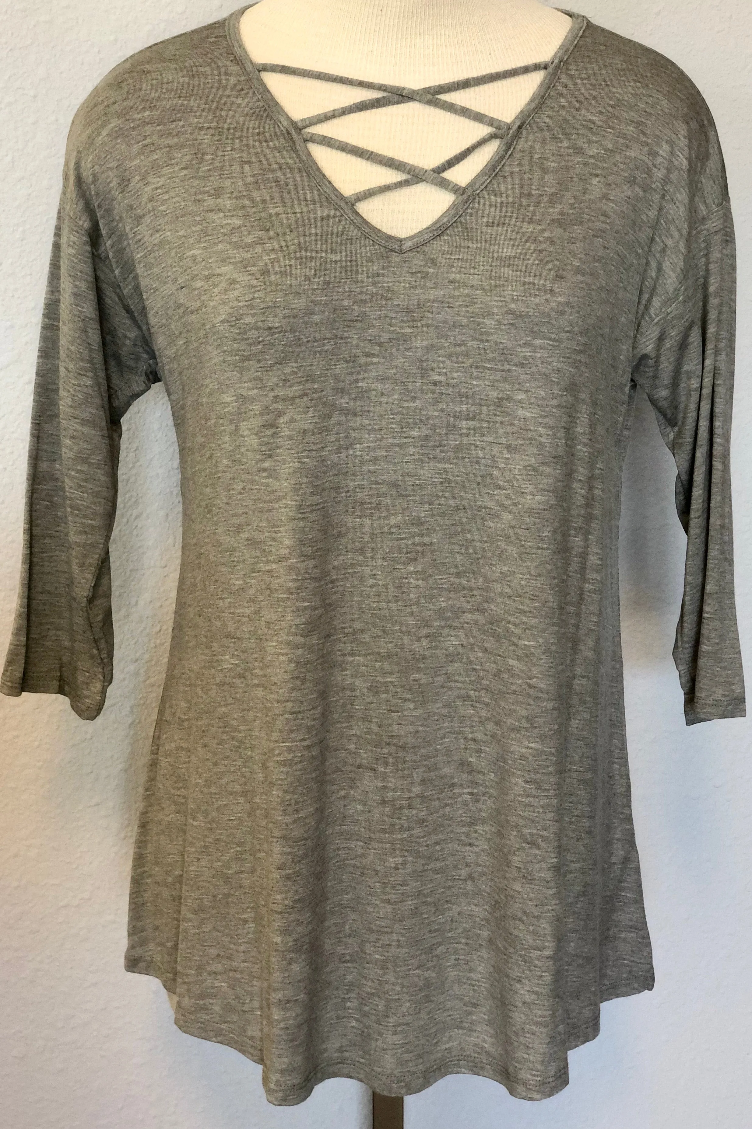 V-NECK SOLID TOP