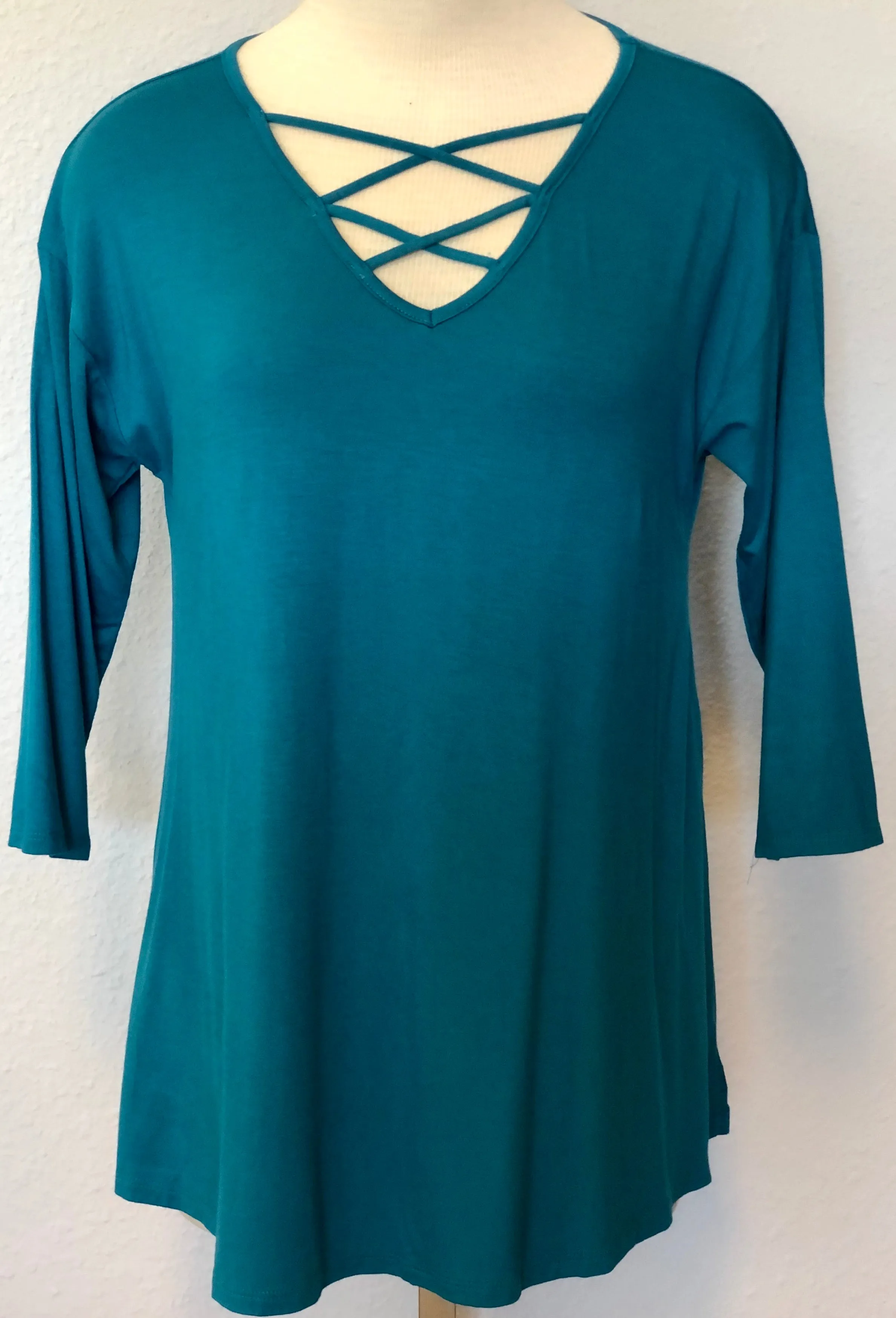 V-NECK SOLID TOP