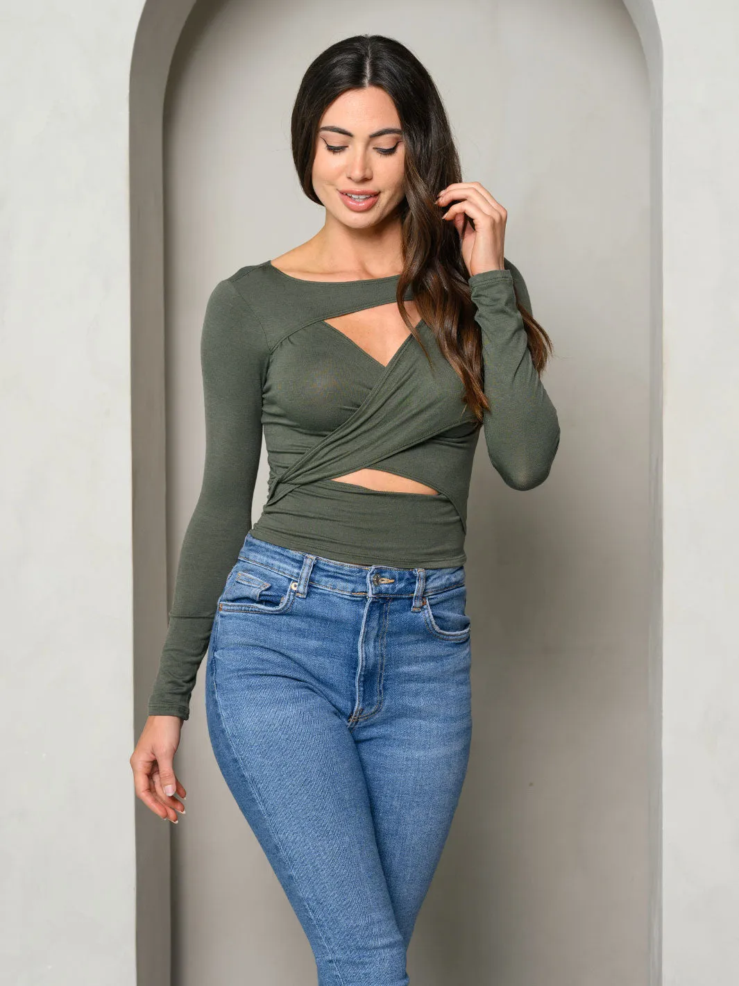 WOMEN'S LONG SLEEVE FRONT CRISS CROSS CUT OUT TOP