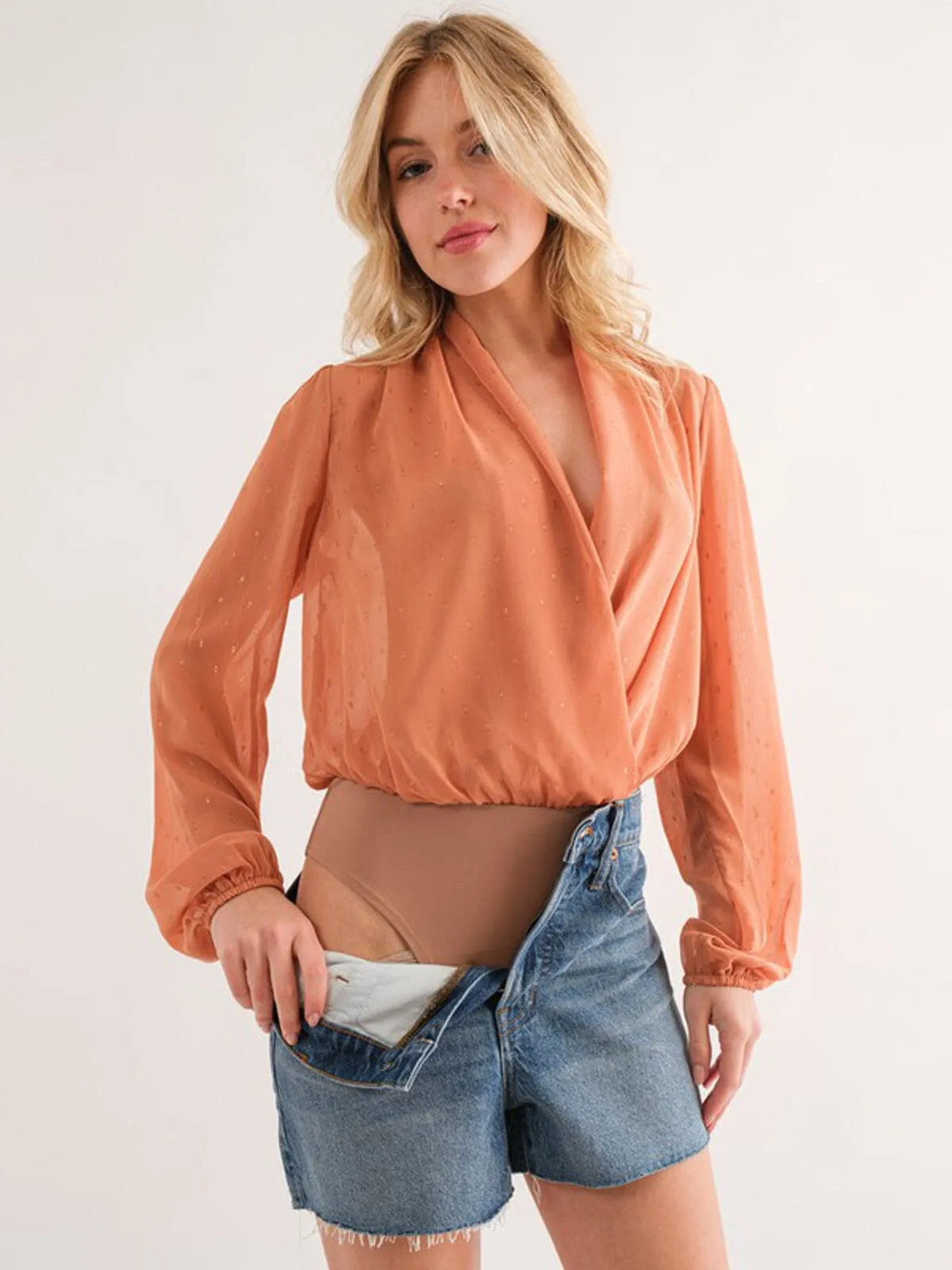 WOMEN'S LONG SLEEVE SURPLICE SHIMMER DETAILED BODYSUIT