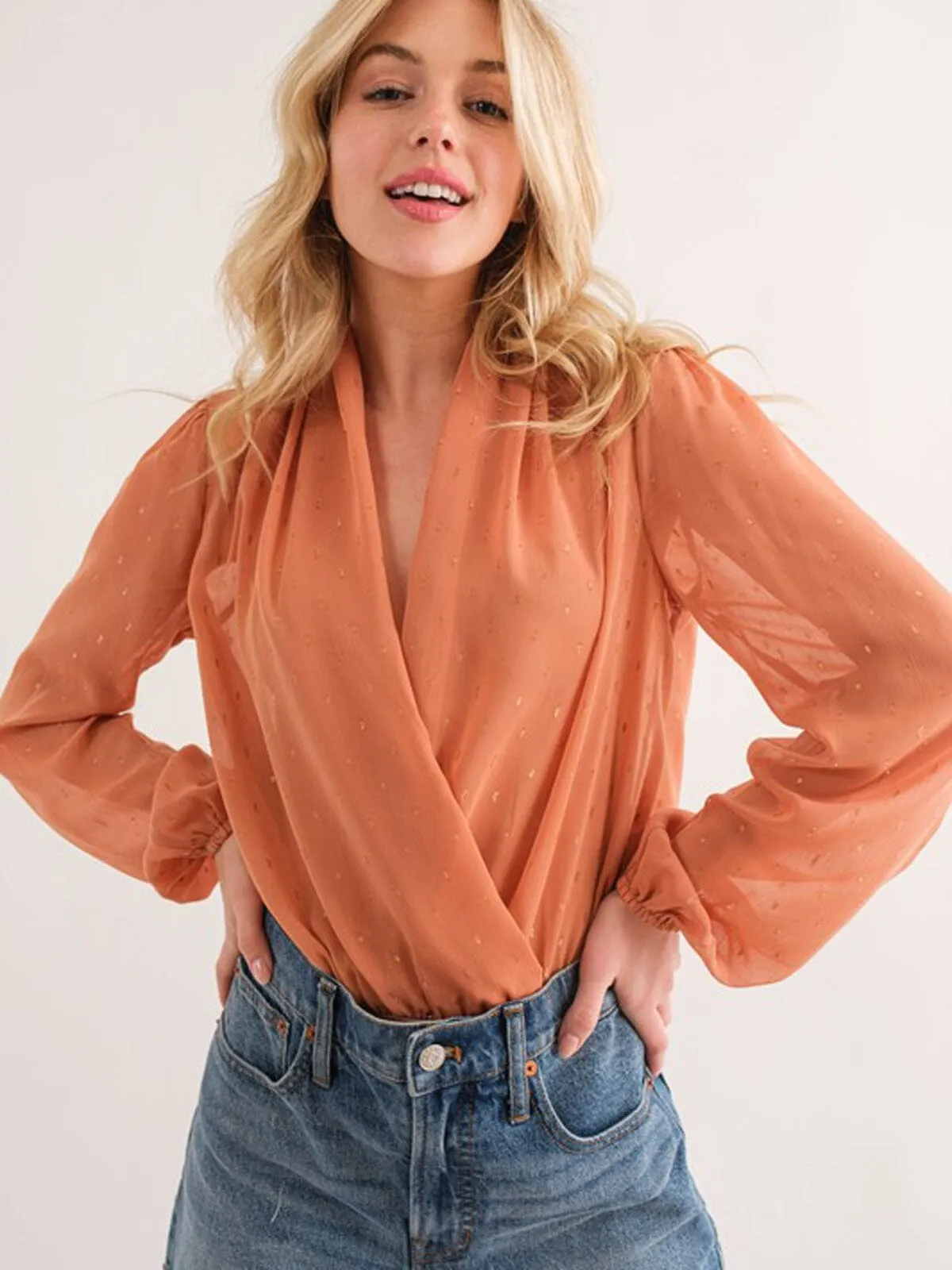 WOMEN'S LONG SLEEVE SURPLICE SHIMMER DETAILED BODYSUIT