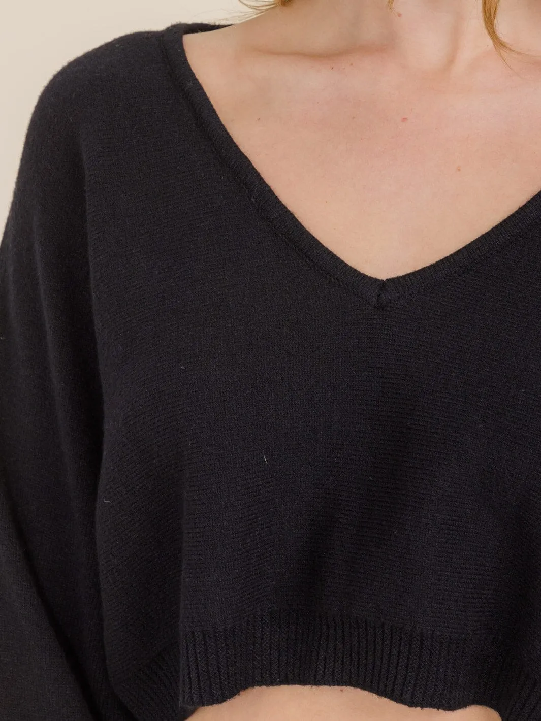 WOMEN'S LONG SLEEVE V-NECK KNIT CROP TOP