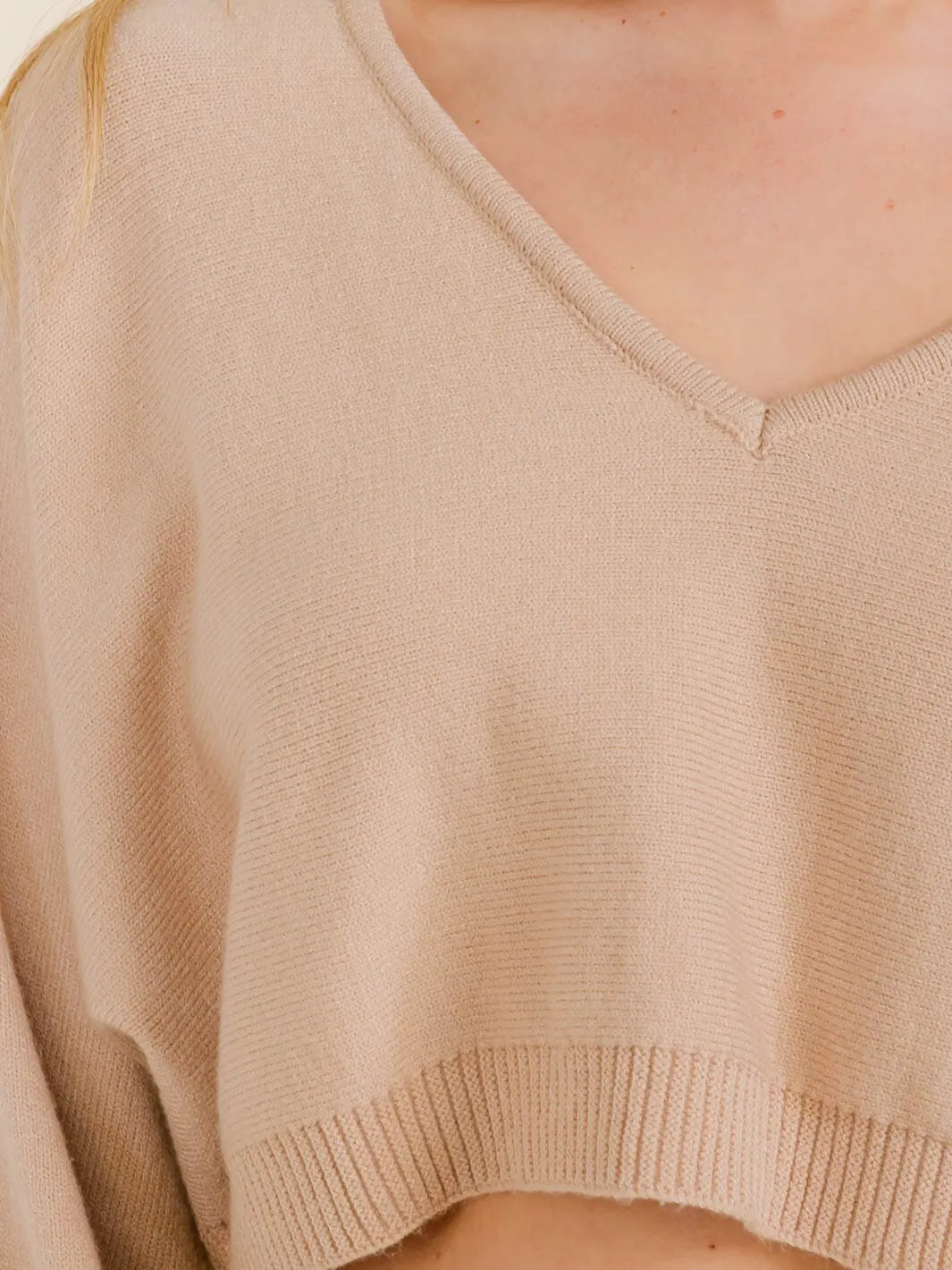 WOMEN'S LONG SLEEVE V-NECK KNIT CROP TOP